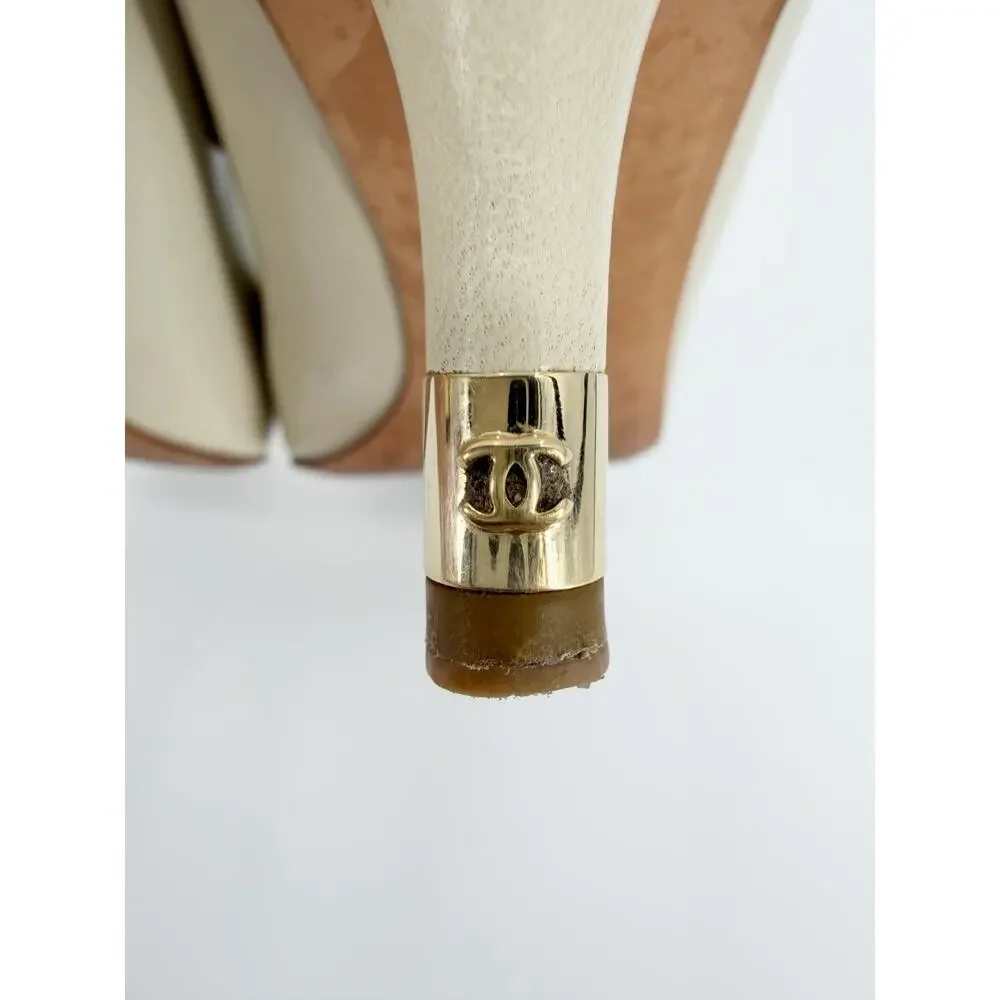 Chanel White Lambskin Leather Gold Cap Pointed Toe Kitten Heels Pumps 41 CC